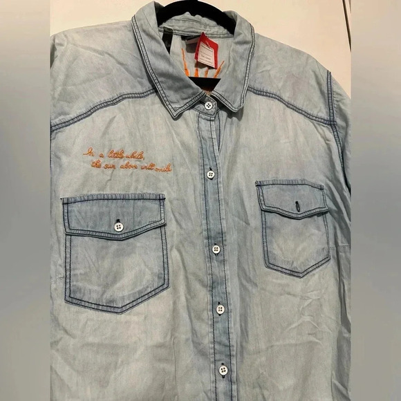 Torrid long sleeve light denim button up custom embroidered size 4 - Picture 3 of 9